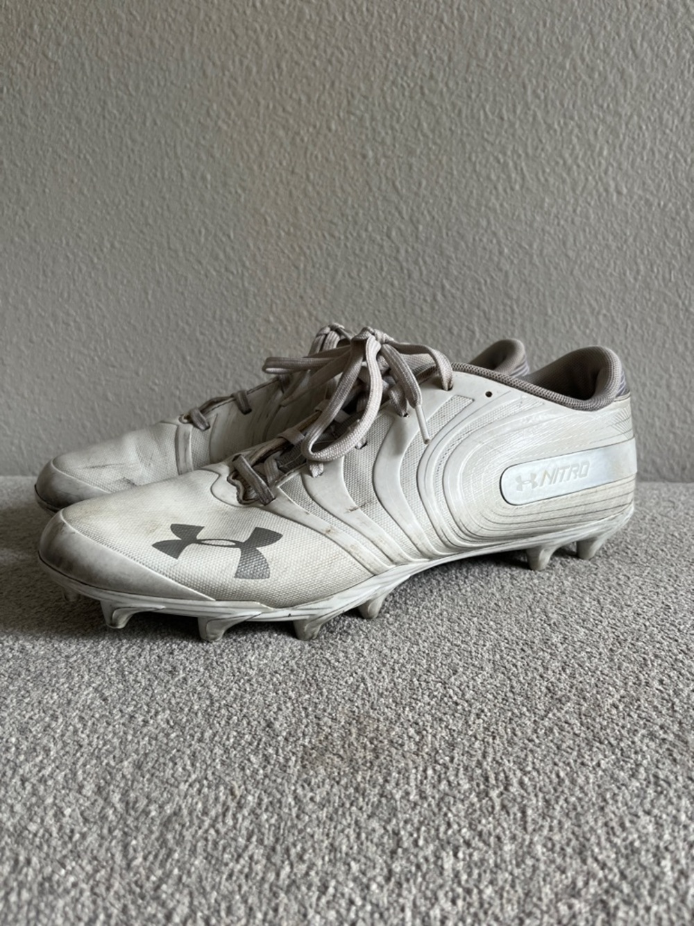 Under Armour White & Gray Nitro Baseball Cleats